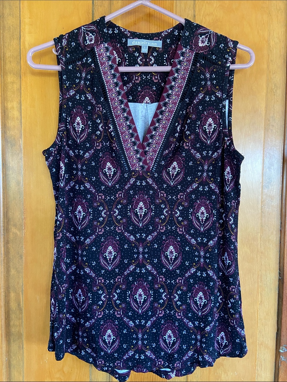 Daniel Rainn Black & Burgundy Paisley V-Neck Sleeveless Top